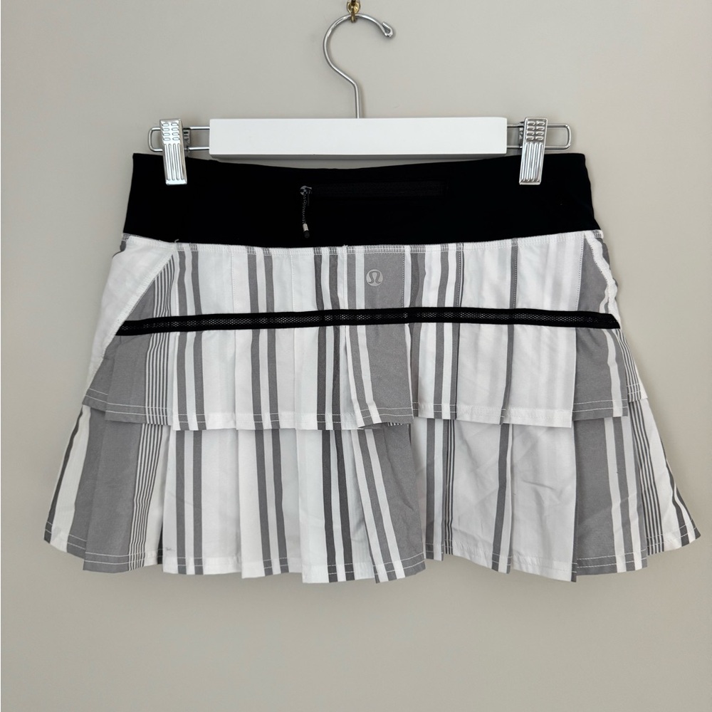 LULULEMON Run: Pace Setter Skirt in Groovy Stripe Nimbus black white grey sz 4 - Picture 5 of 16